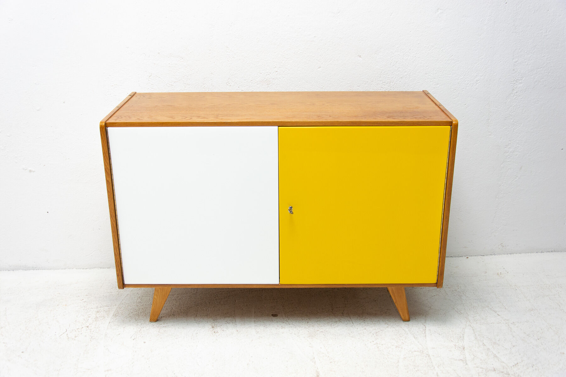 Enfilade U-450 par Jiří Jiroutek, années 1960, Tchécoslovaquie