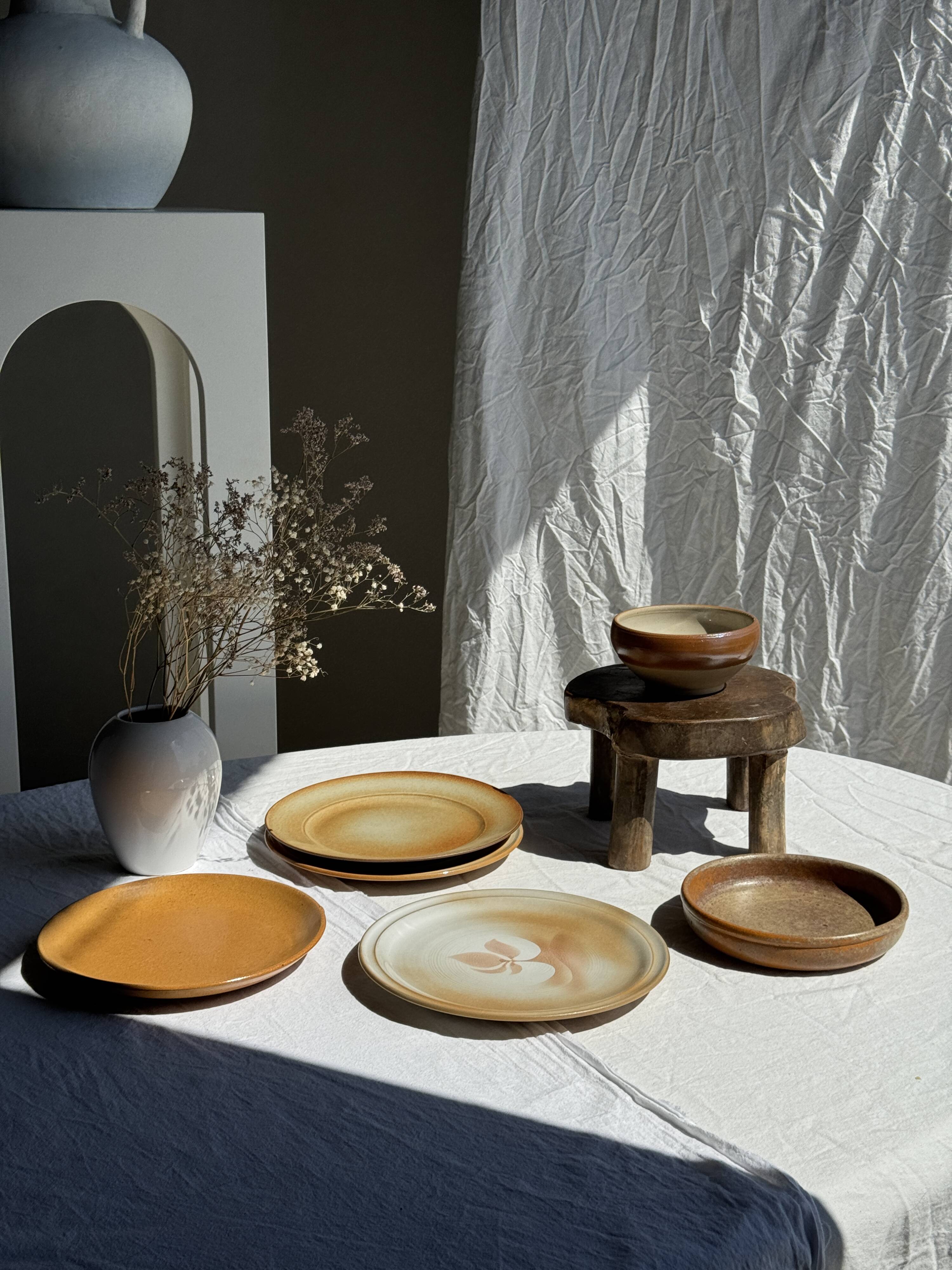 A small vintage circular stoneware deep dish D19