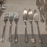 11 silver-plated fish forks and 11 fish knives by silversmith Ercuis Nil