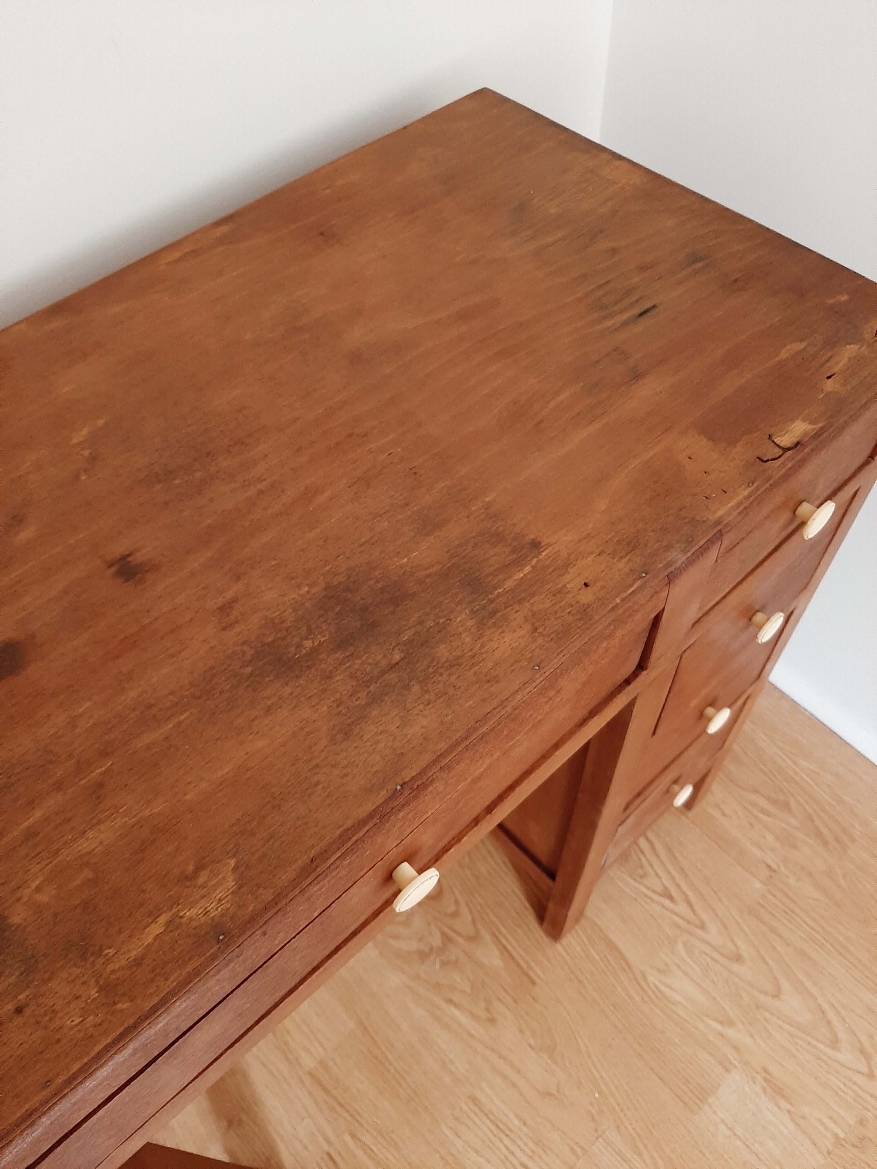 Children's desk 30-40 years