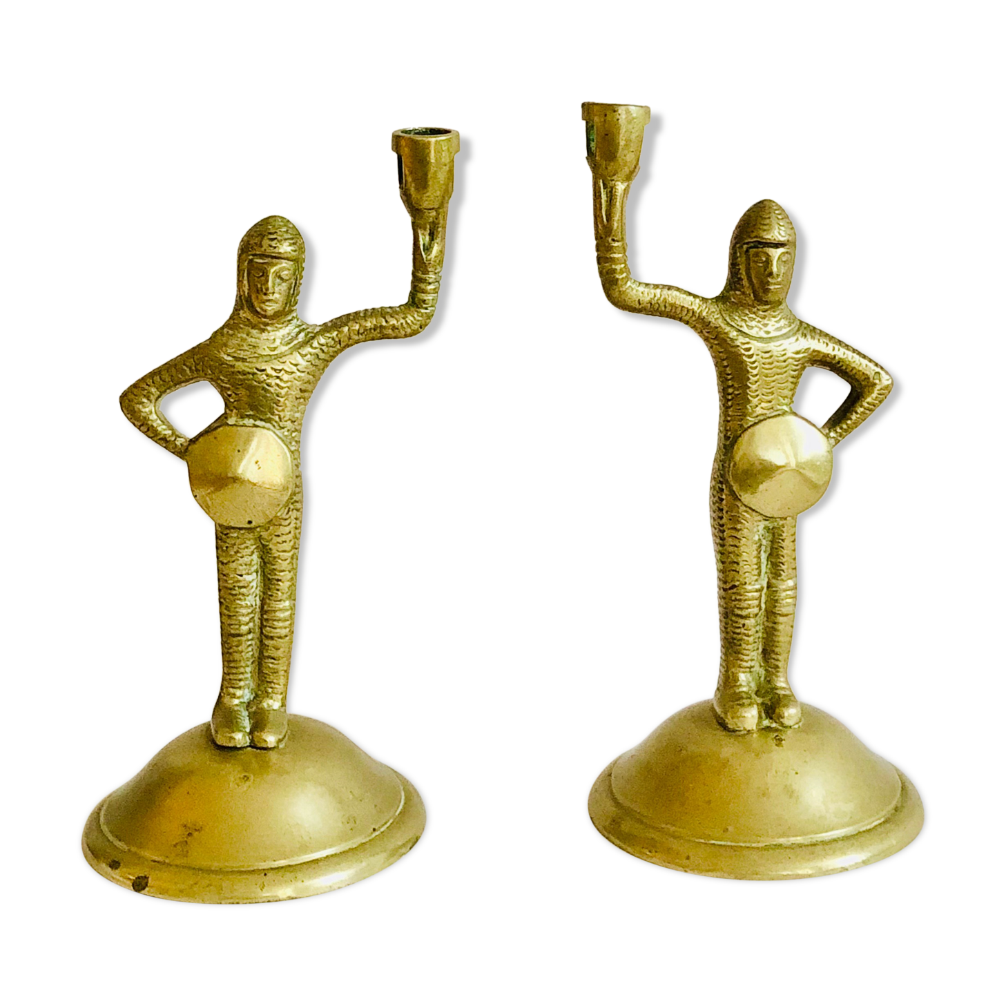 Paire de bougeoirs chevaliers anciens en laiton