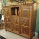 Buffet de style brutaliste