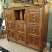 Buffet de style brutaliste