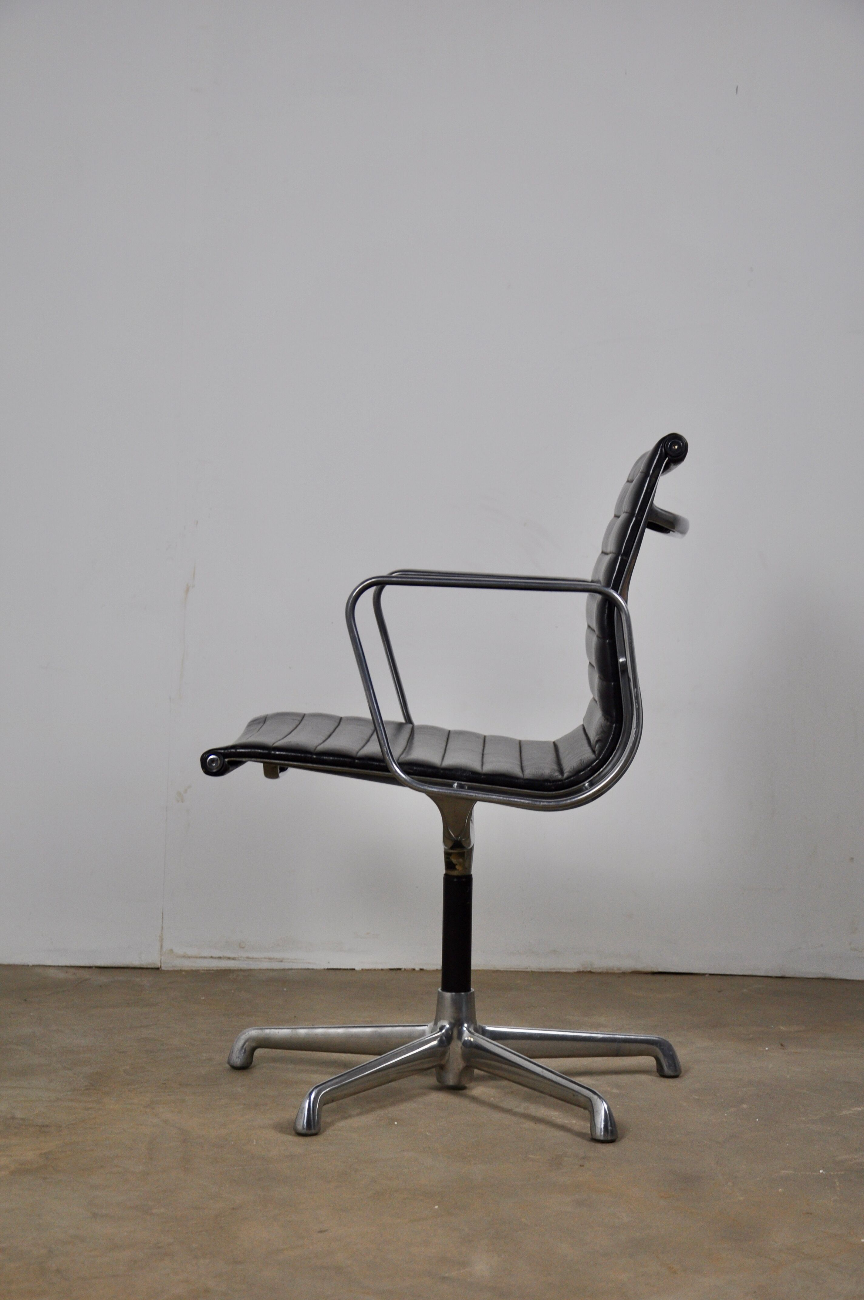 Office armchair by Charles & Ray Eames for ICF, 1960