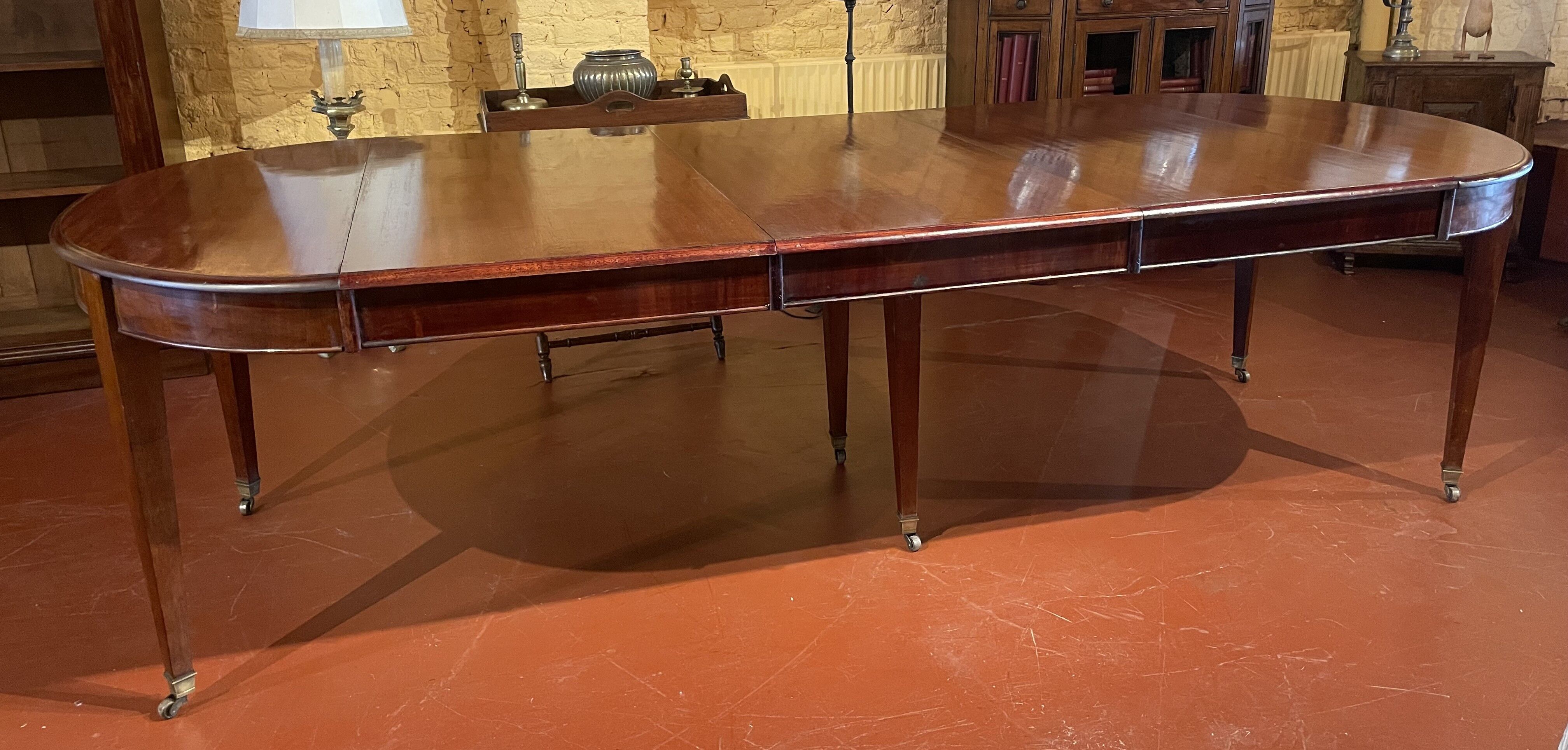 Extensible Louis XVI mahogany dining table with band - 19th century