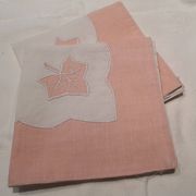 2 serviettes à thé brodées