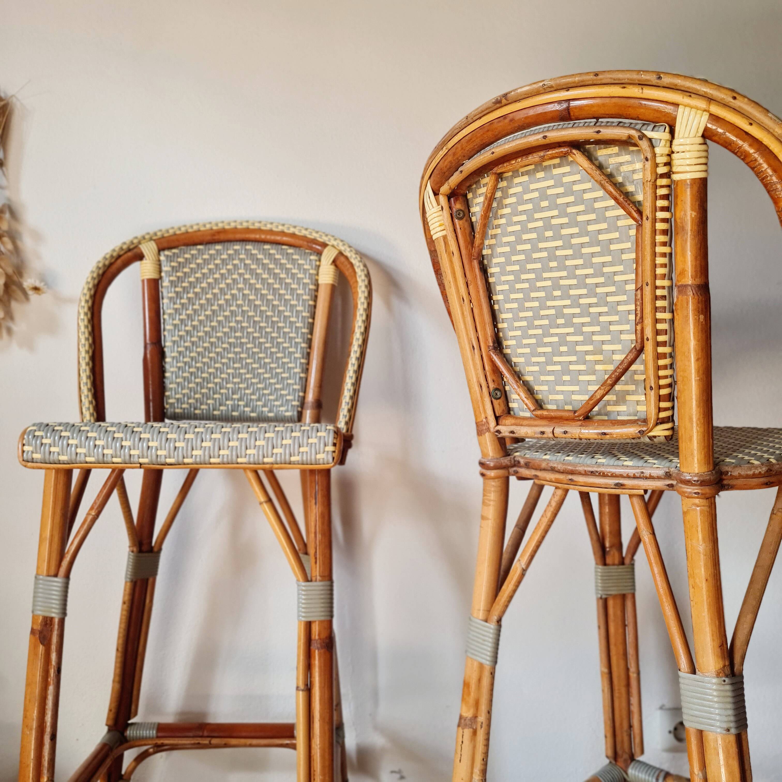 Pair of vintage Gatti bar stools in two-tone rattan and caning.