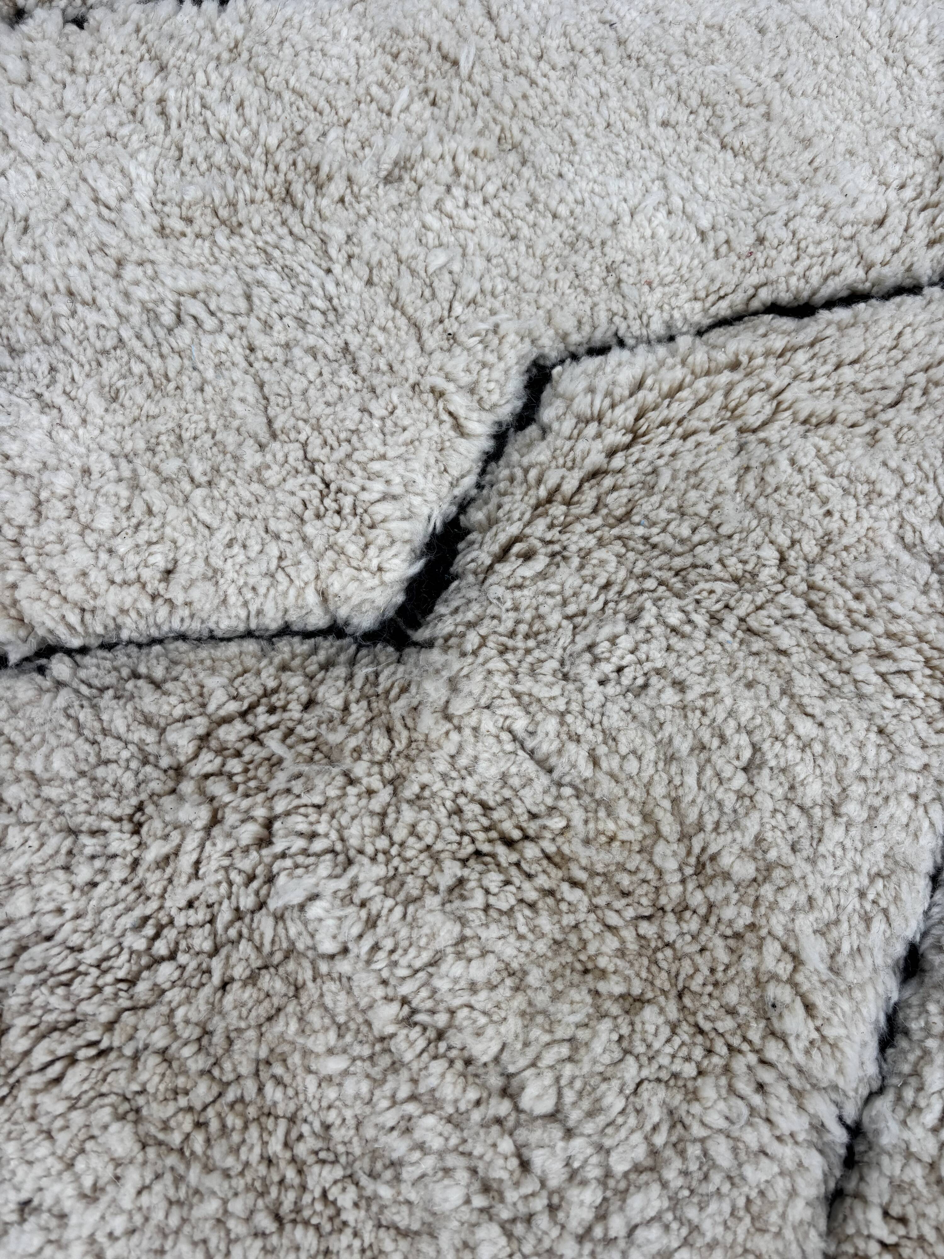 Beni Ouarain Berber Wool Rug – 200x300 cm – Handmade Moroccan Rug
