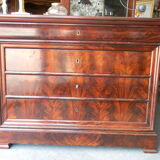 Mahogany chest of drawers of the nineteenth century
