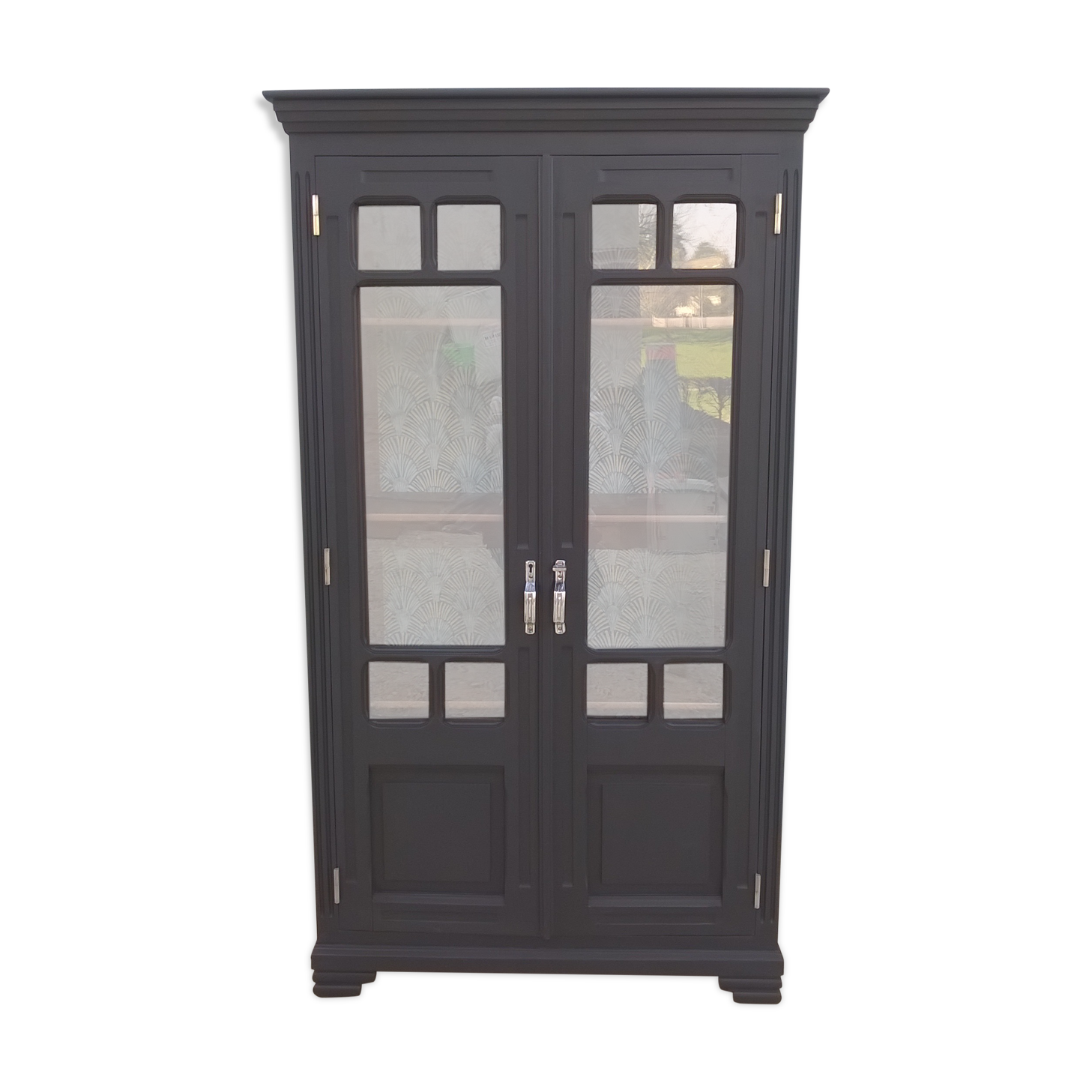 Parisian showcase cabinet 1930