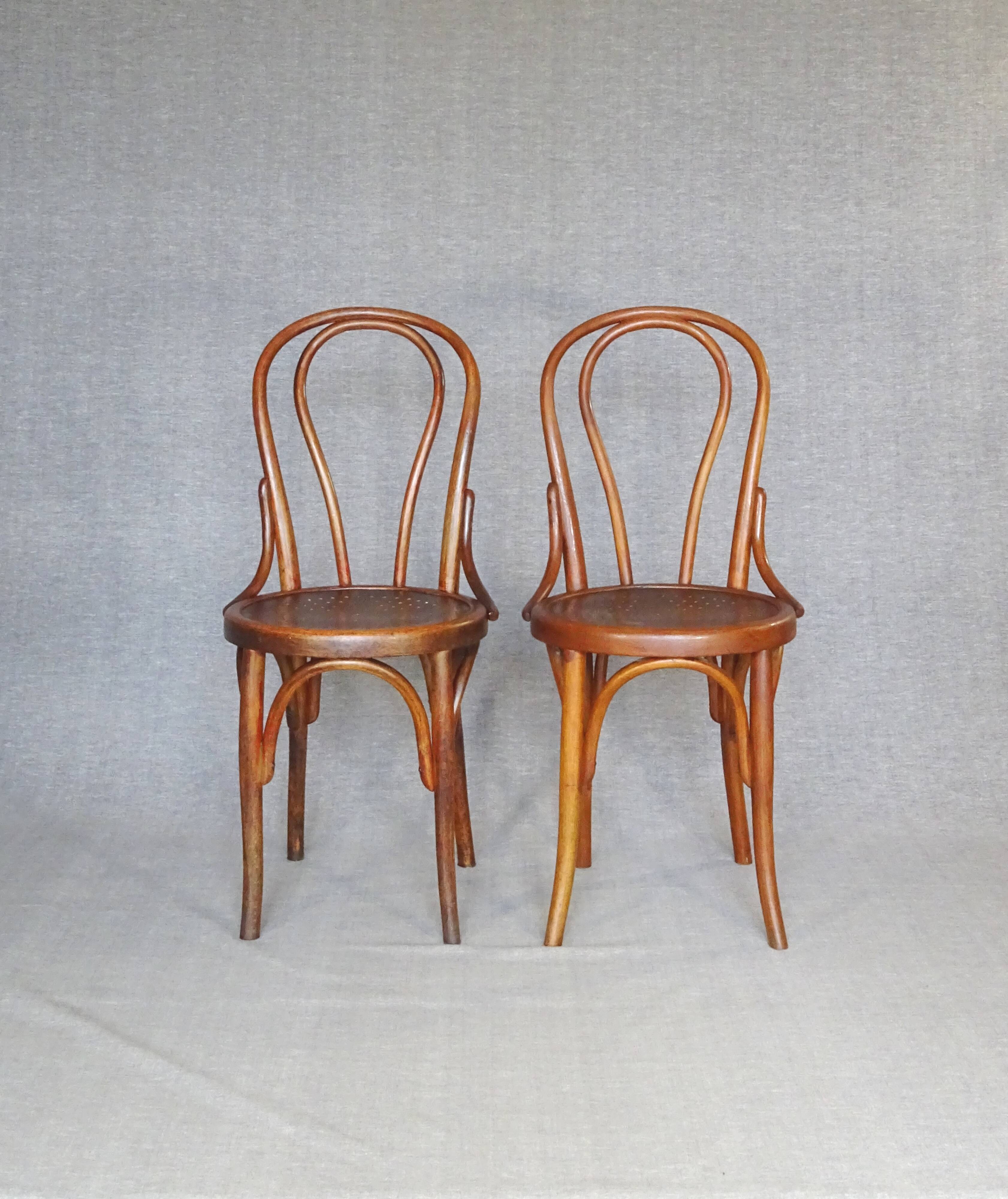 2 Fischel bistro chairs N°18 1/2, circa 1910, wooden seat.
