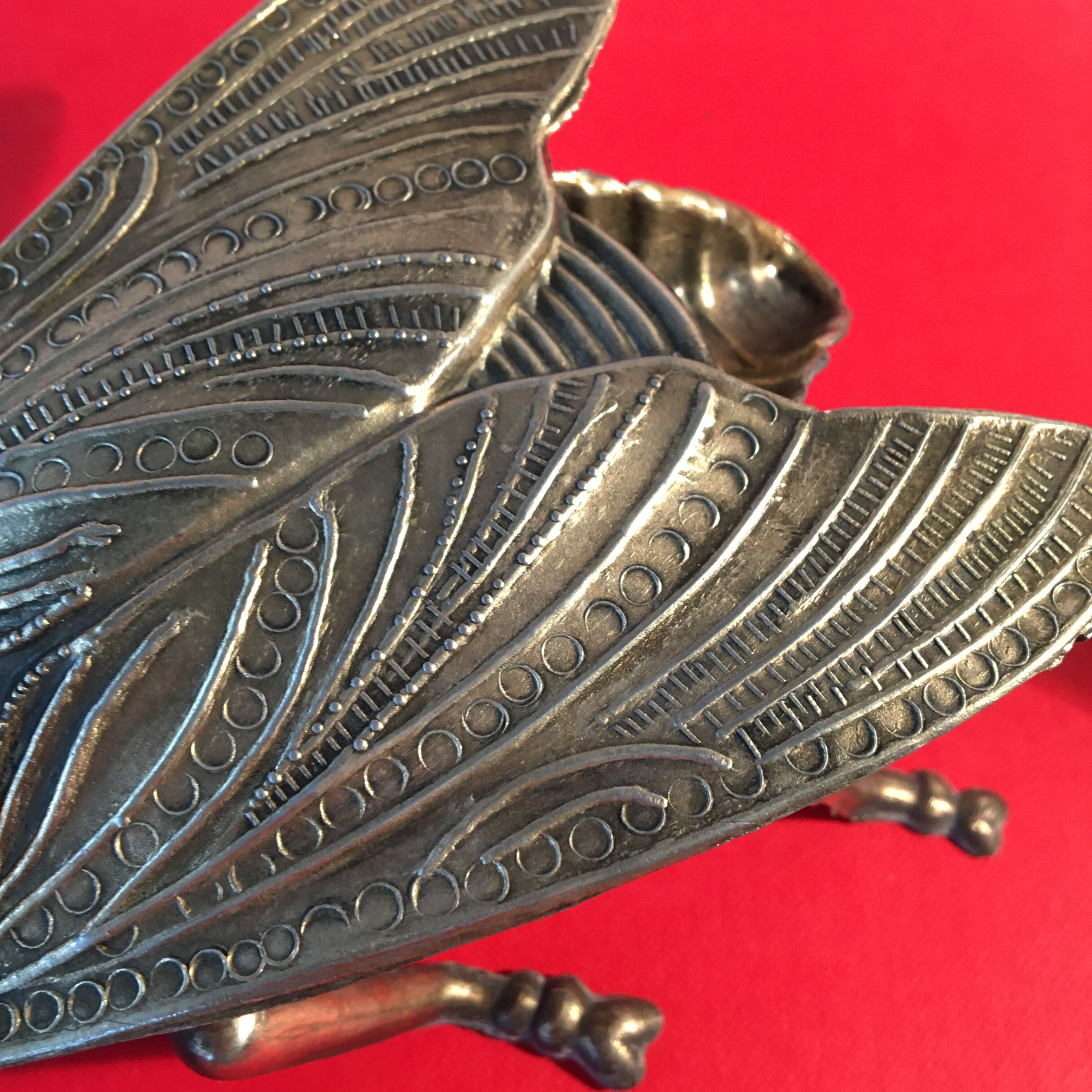 Fly ashtray golden metal