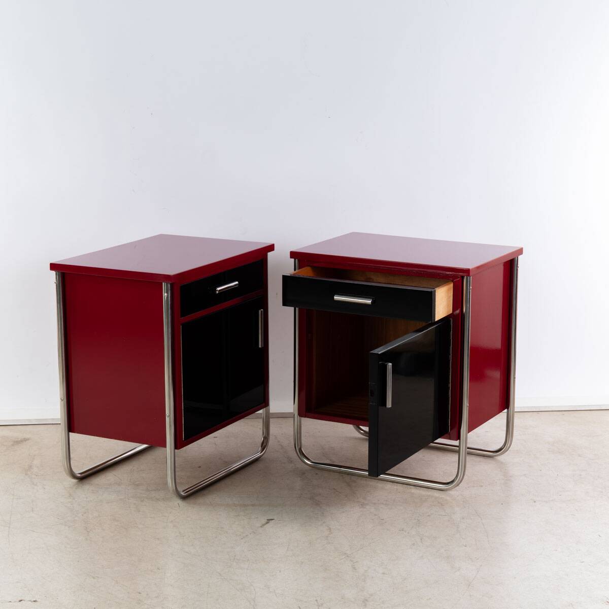 Paire de tables de chevet Bauhaus, années 1930