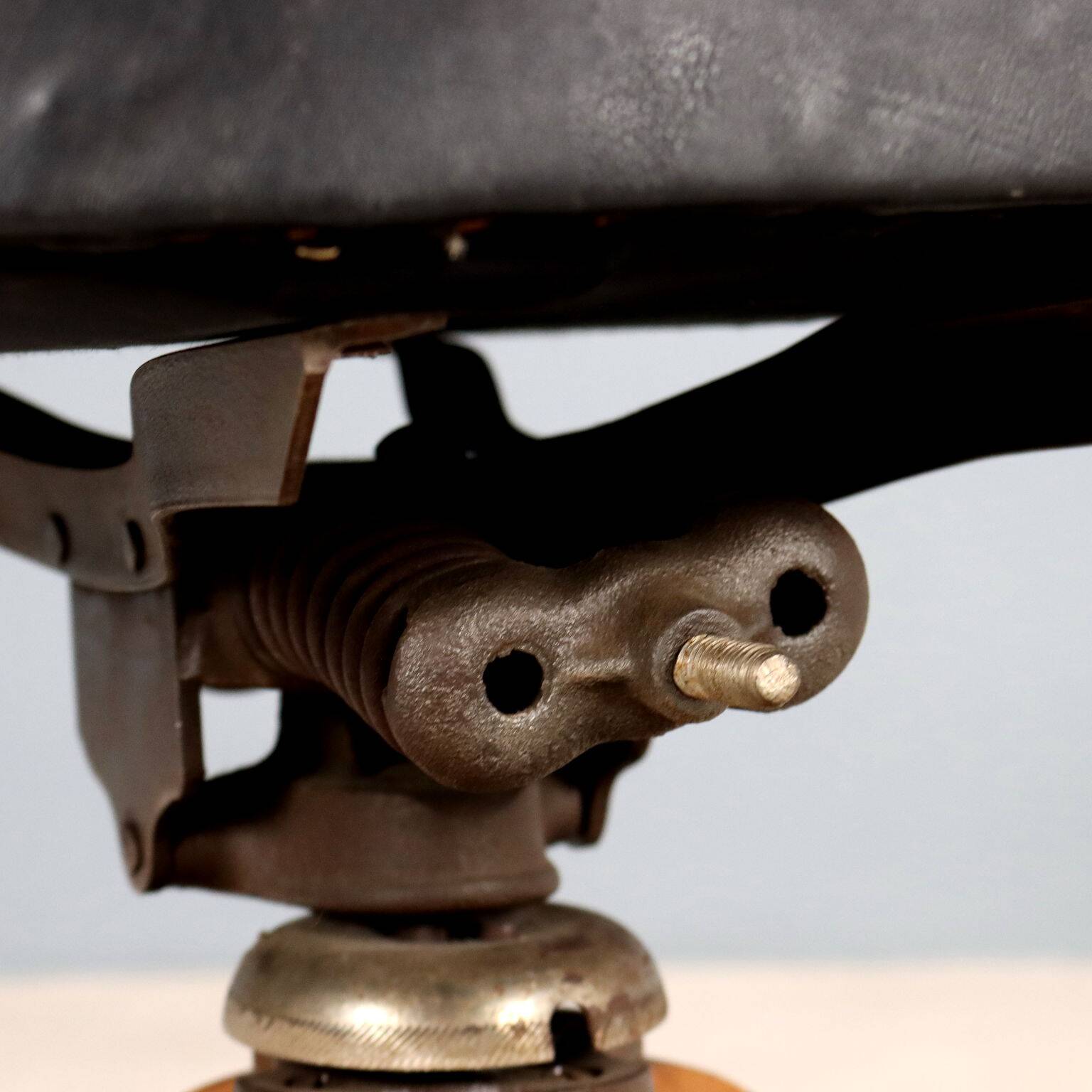 Chaise pivotante années 50