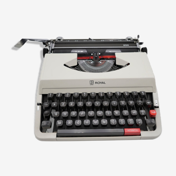 Royal 204 White New Ribbon Typewriter
