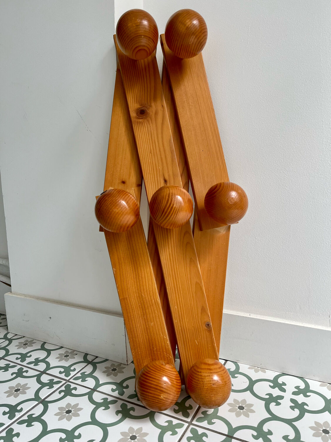 Pine accordion coat rack