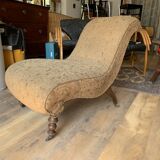 Antique brown recamier armchair in fabric and wood, S-shaped silhouette and turned legs.
