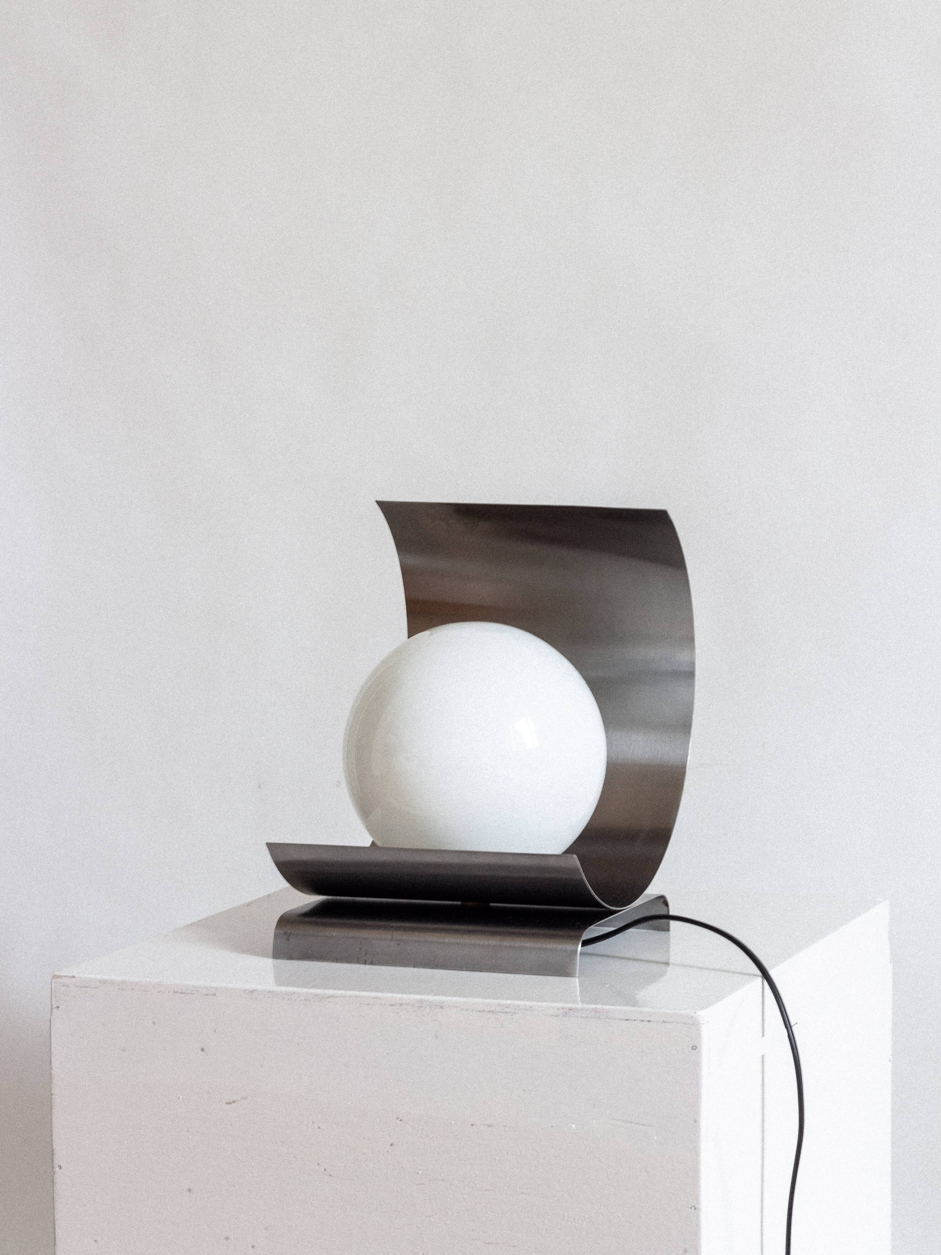 Lampe en acier et opaline - Années 70