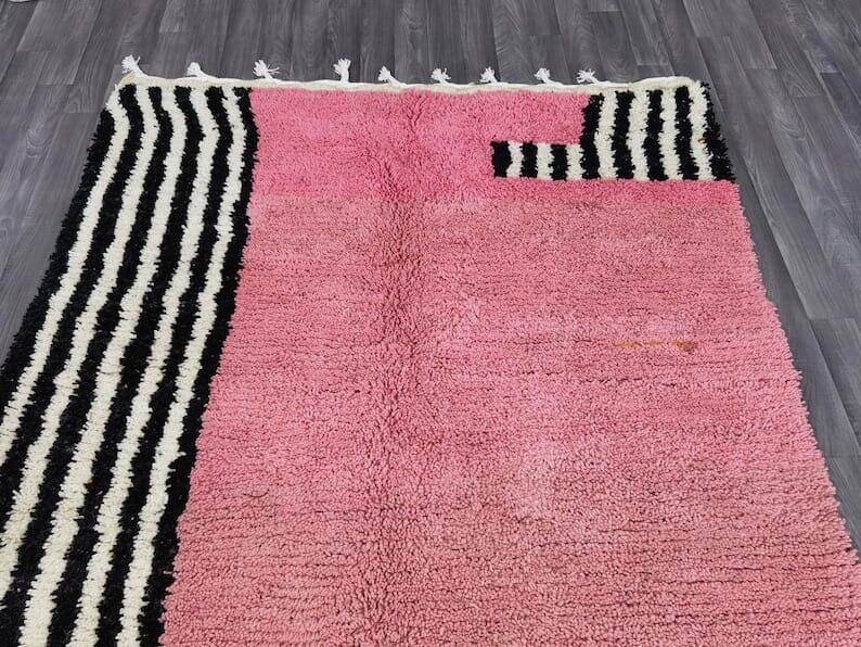 Tapis bérbere beni ouraine en laine taille 150 x 250 cm