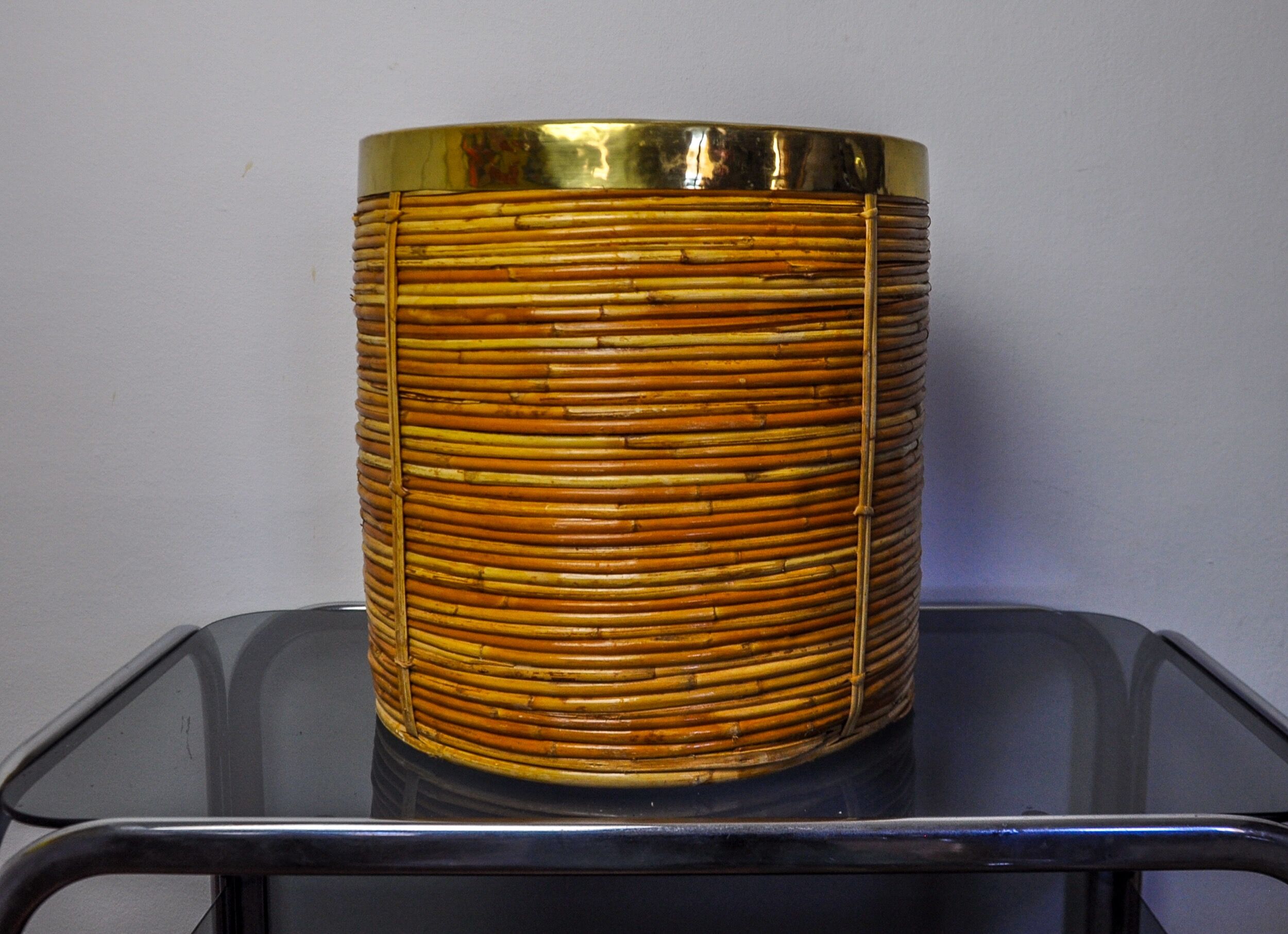 XL basket in rattan and brass, Italy, 1970, 36cm Diam