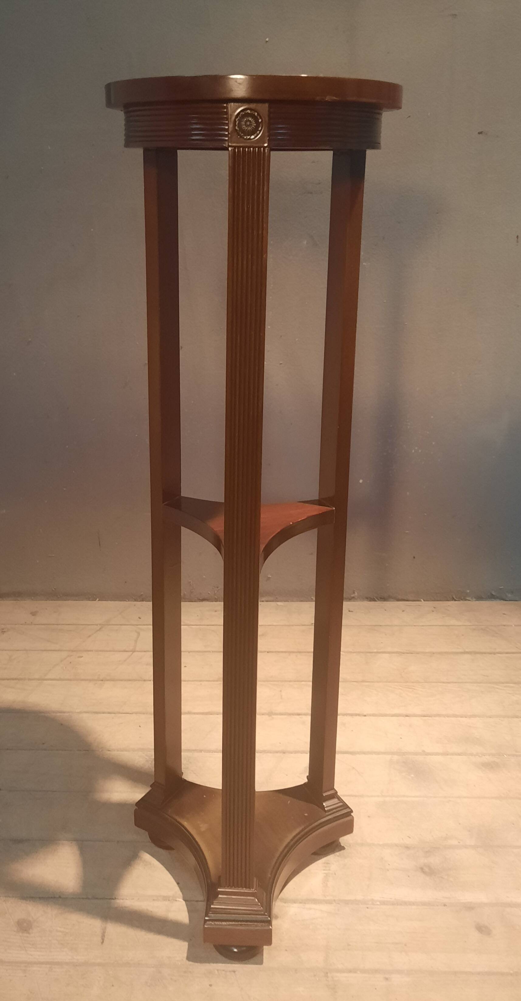 High circular stool