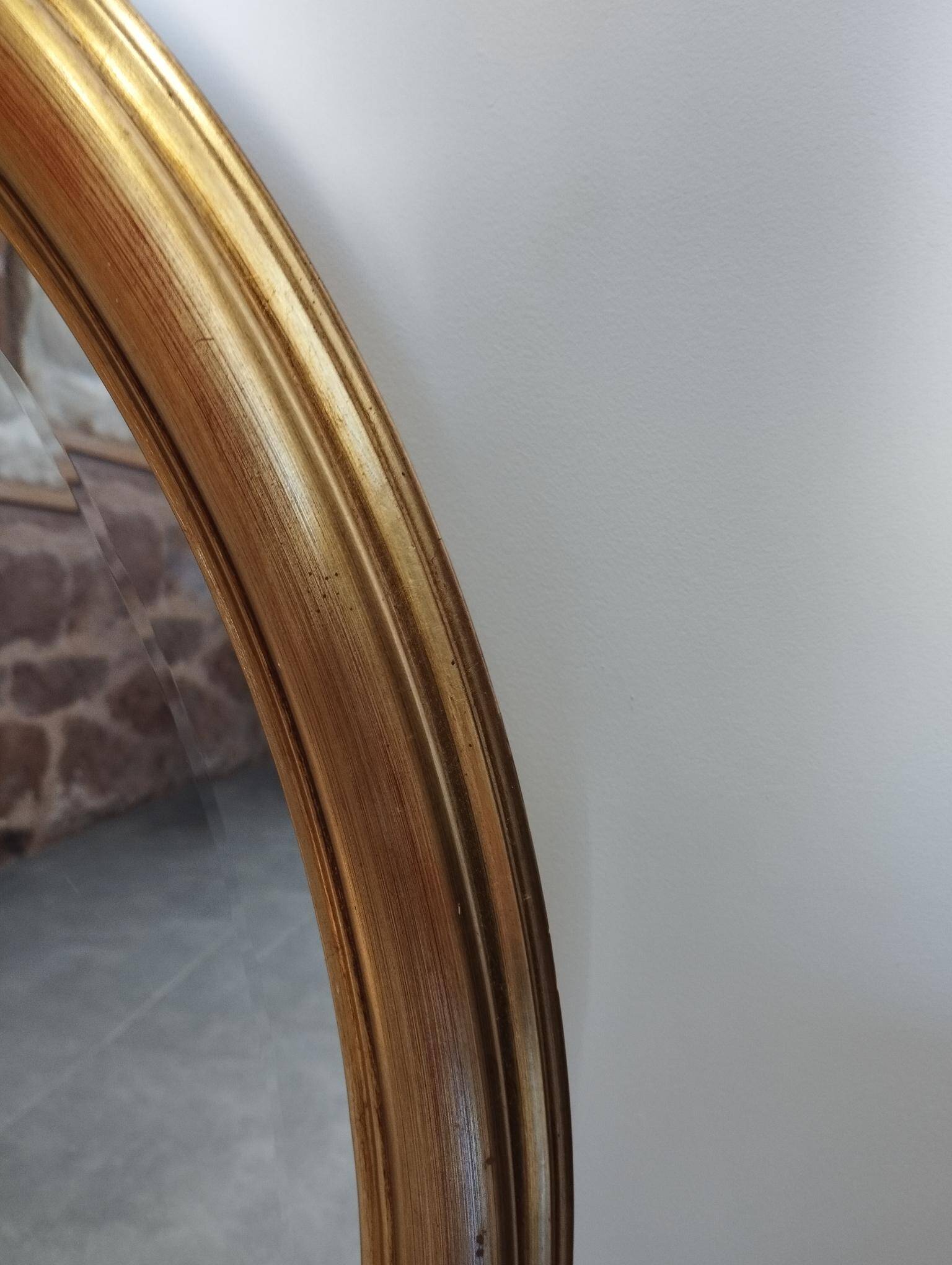 Grand et élégant miroir doré ovale avec sa glace biseauté