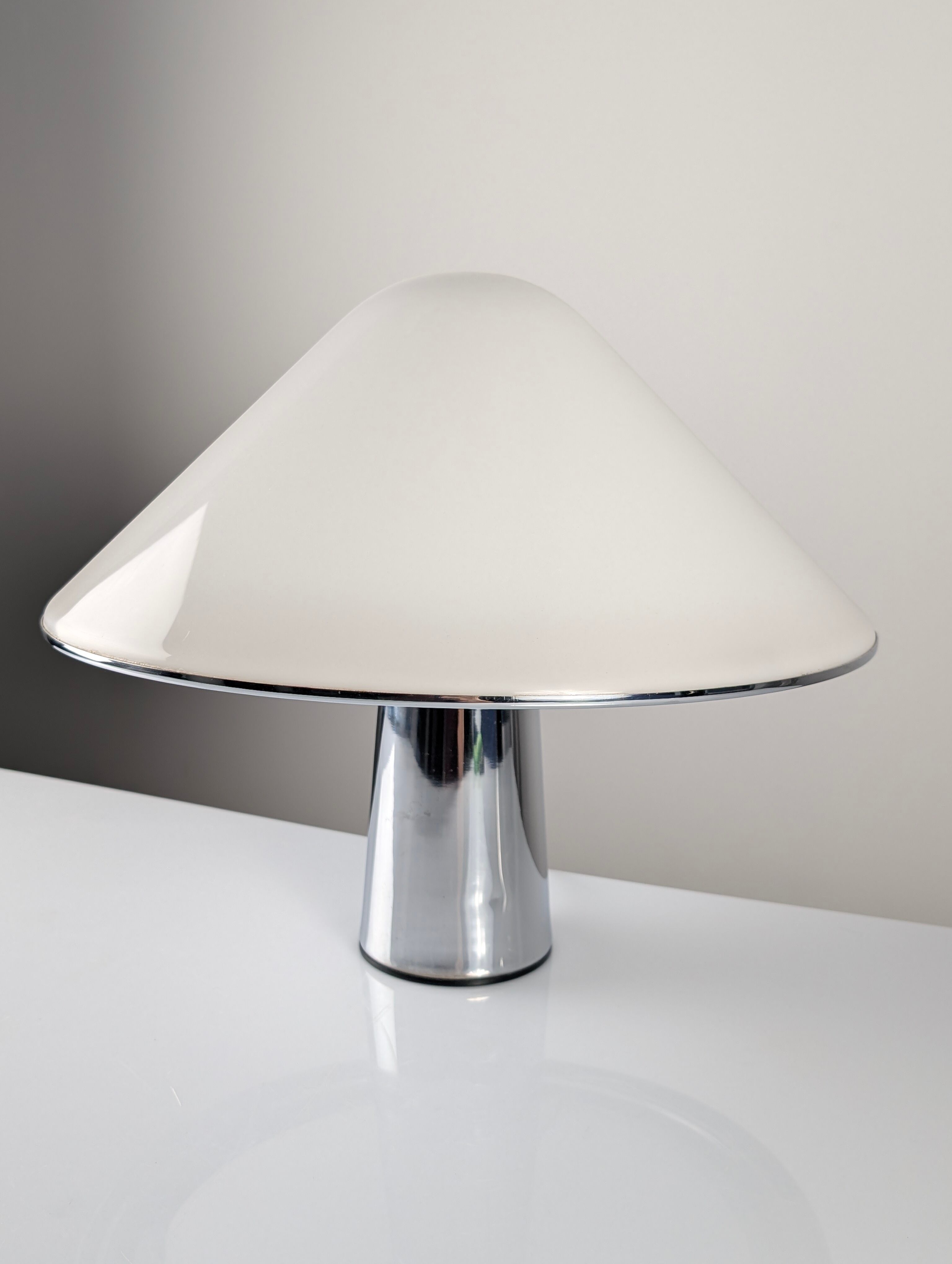 Lampe de table Elpis par Harvey Guzzini pour IGuzzini, années 1970.