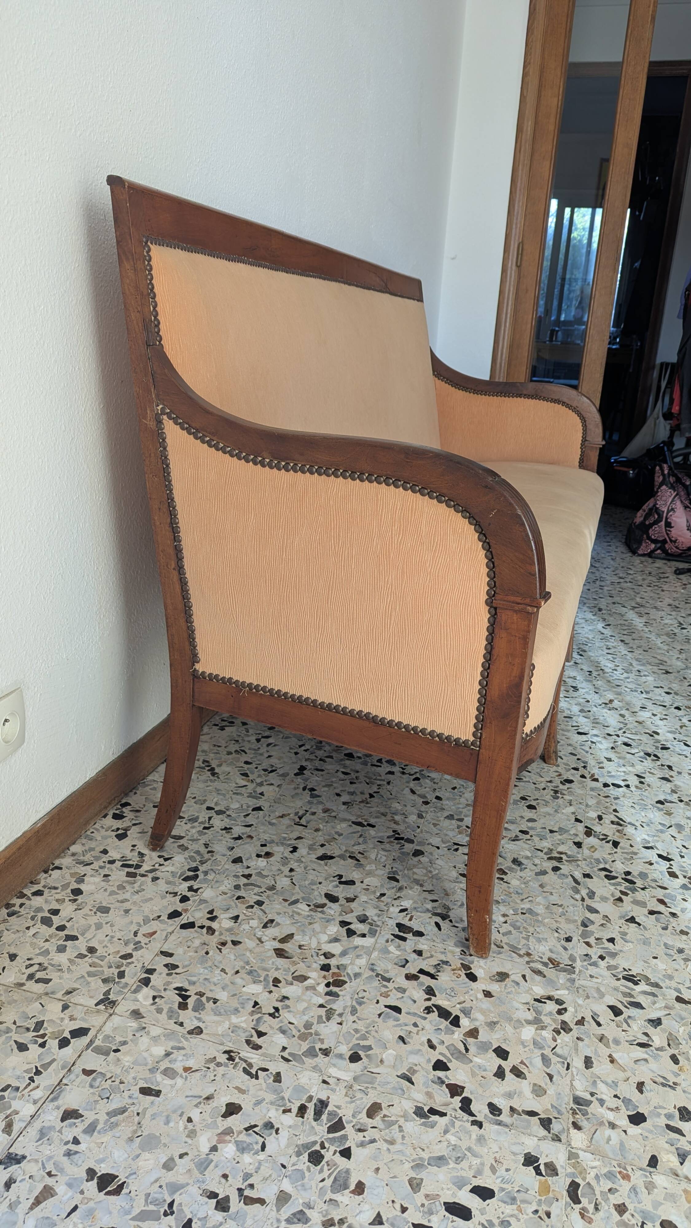 Three-seater banquette restaurant