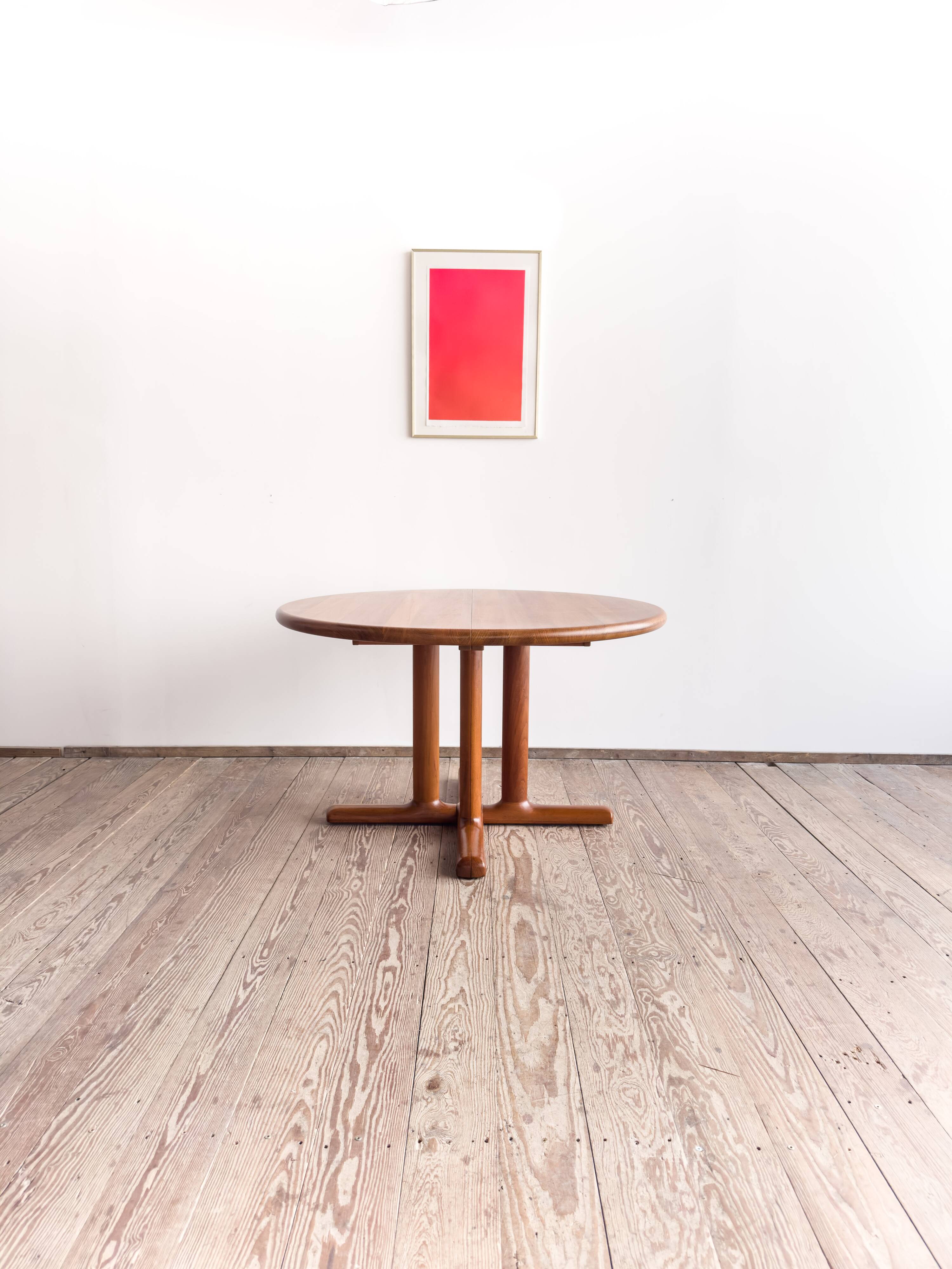 Table ronde extensible en teck de Dyrlund, Danemark