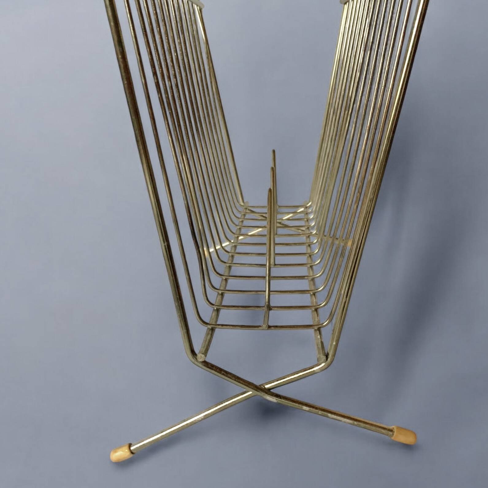 50s magazine rack in brass and scoubidou