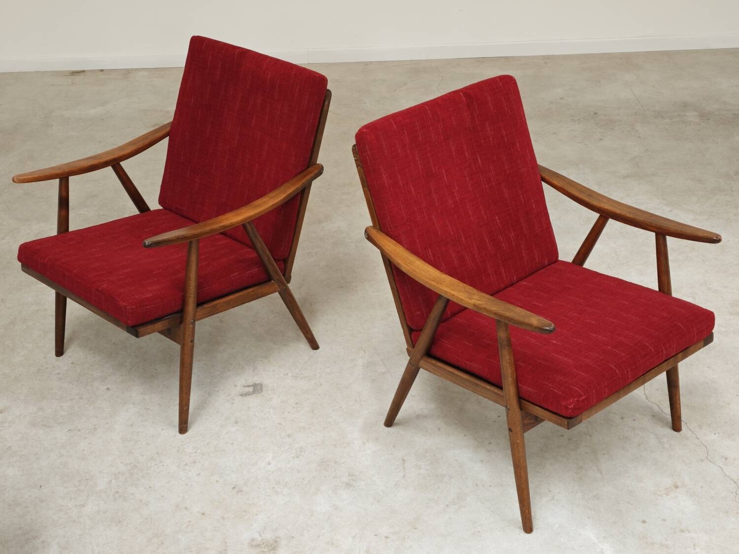Pair of burgundy boomerang armchairs Antonin Suman Ton Bystrice (Thonet)