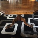 Table octogonale du XIXème en placage de noyer