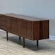 Buffet long McIntosh en palissandre.