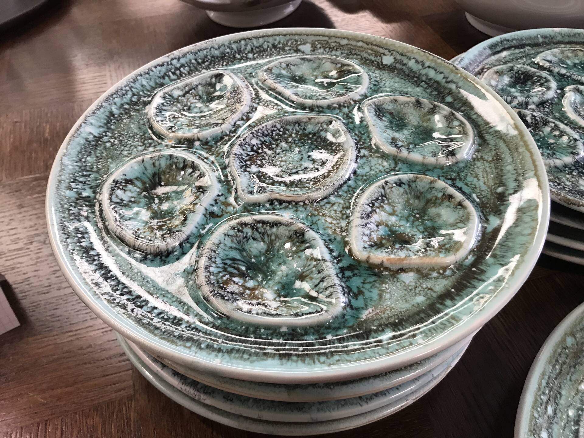 Set of 12 plates and an oyster dish or other in majolica.