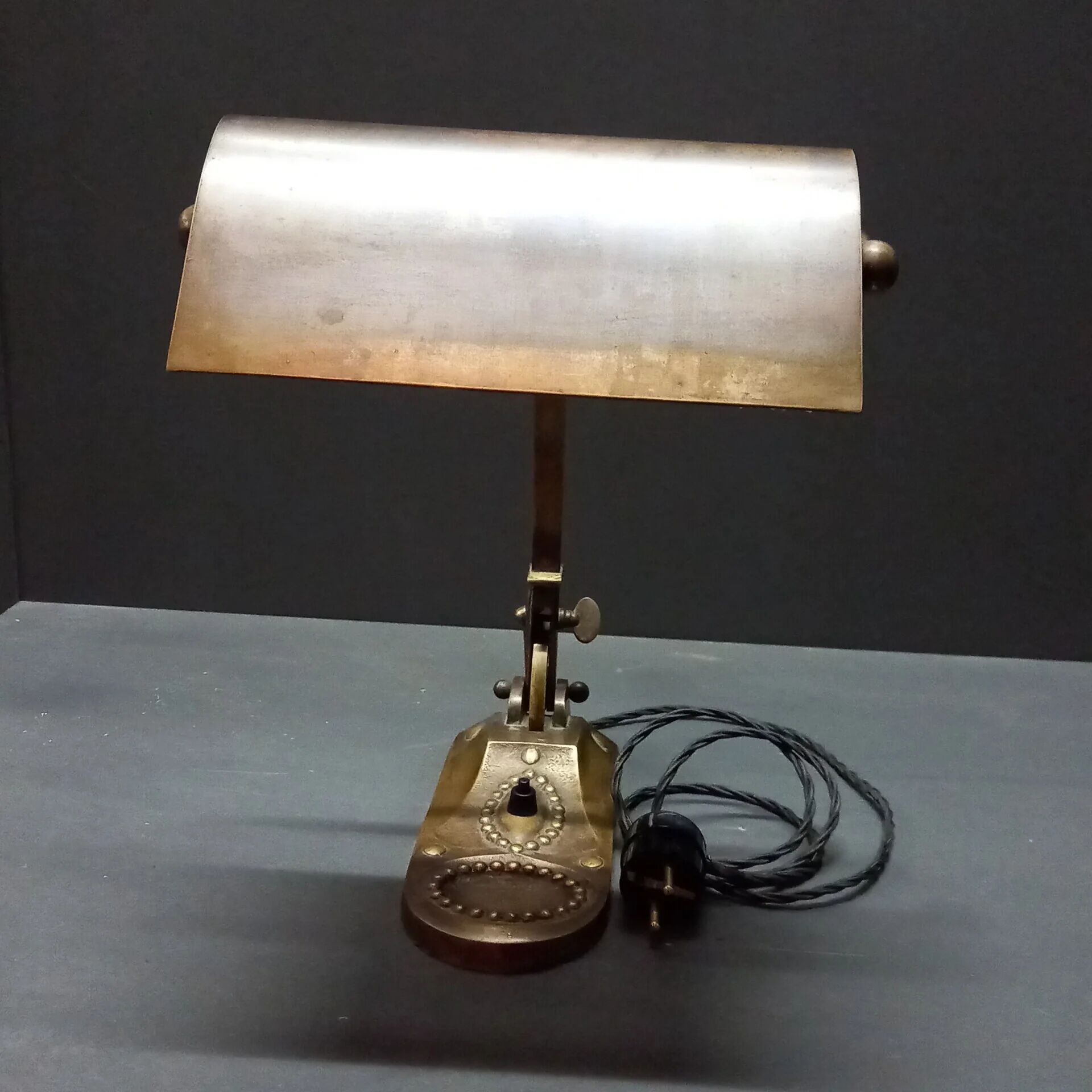 Antique brass Art Deco notary lamp/banker lamp