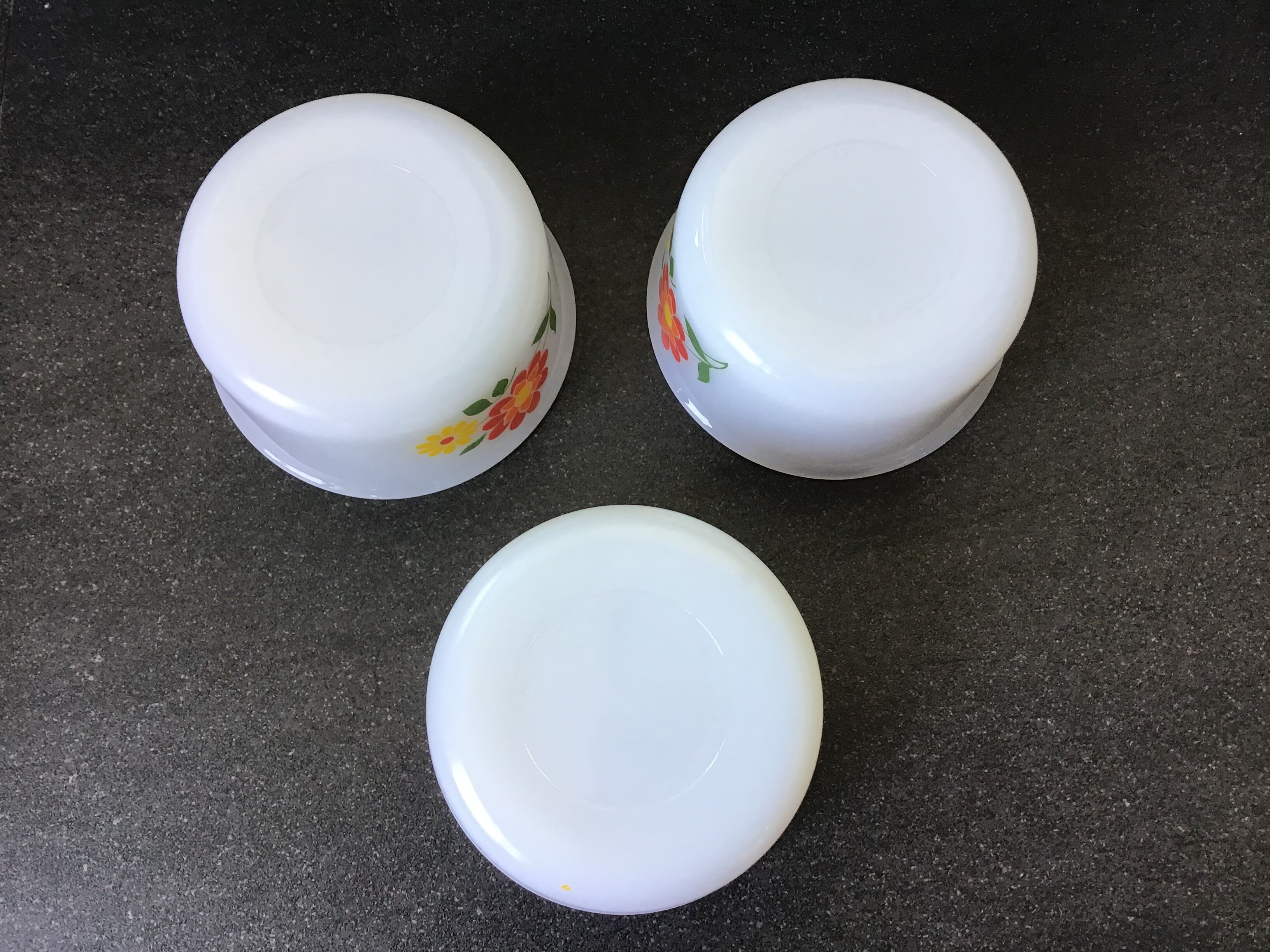 Set of 3 Arcopal ramekins, vintage décor red, orange, yellow flowers