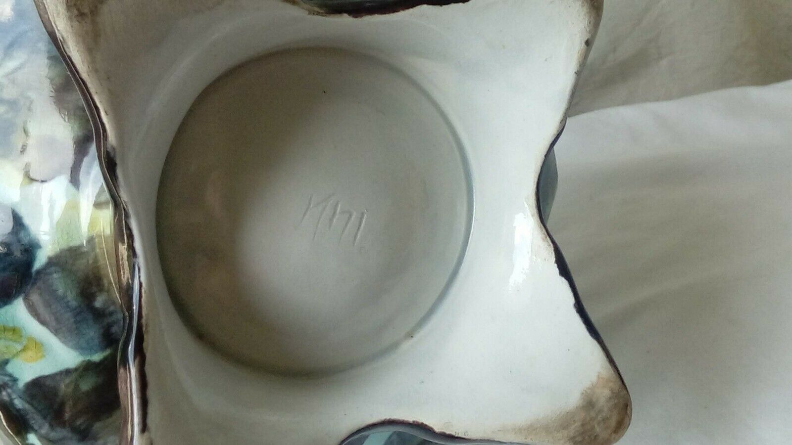 POT COVER IN SLURRY ART NOUVEAU ERA