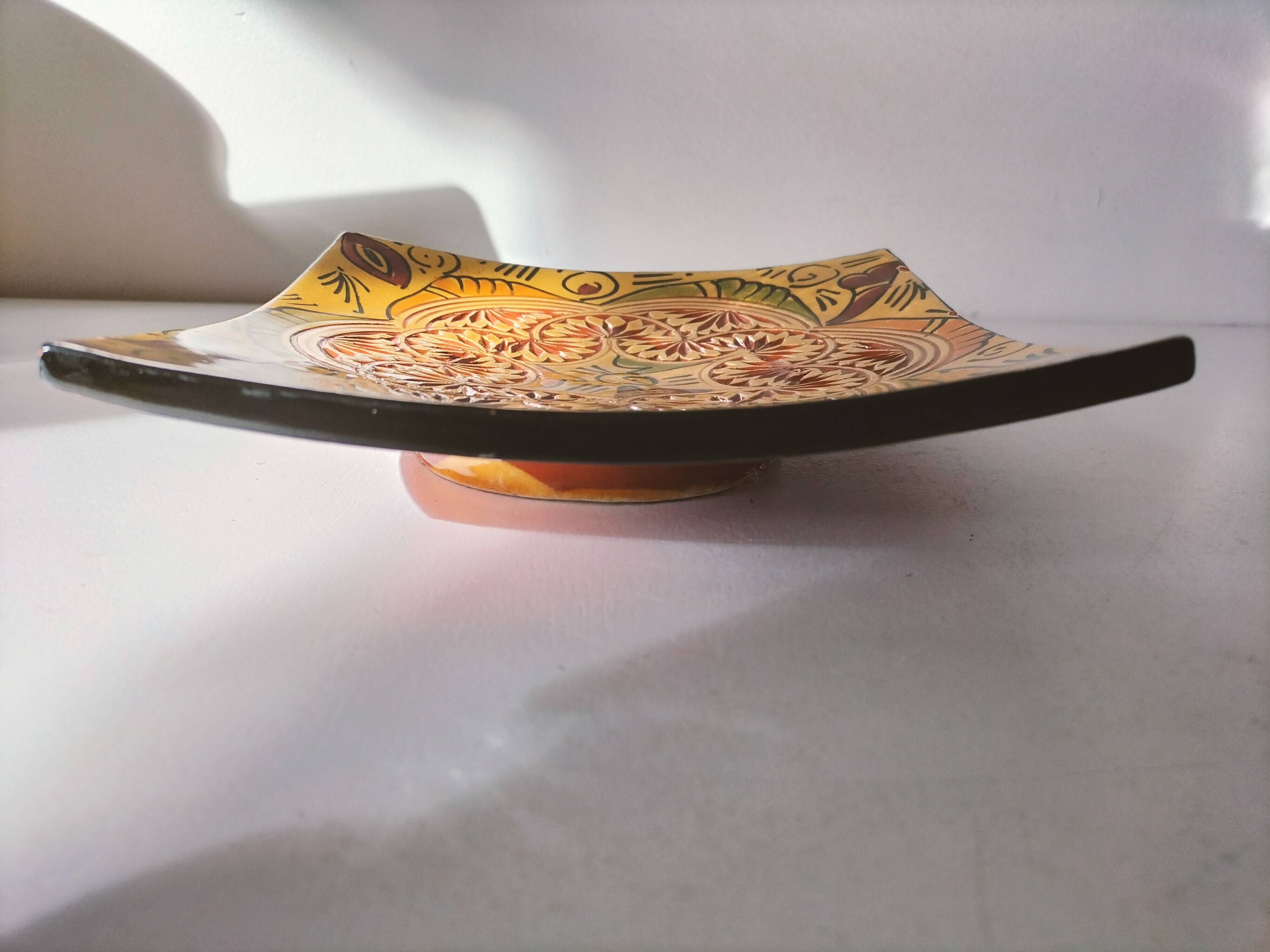 Safi earthenware trinket dish – hand-incised and glazed decoration