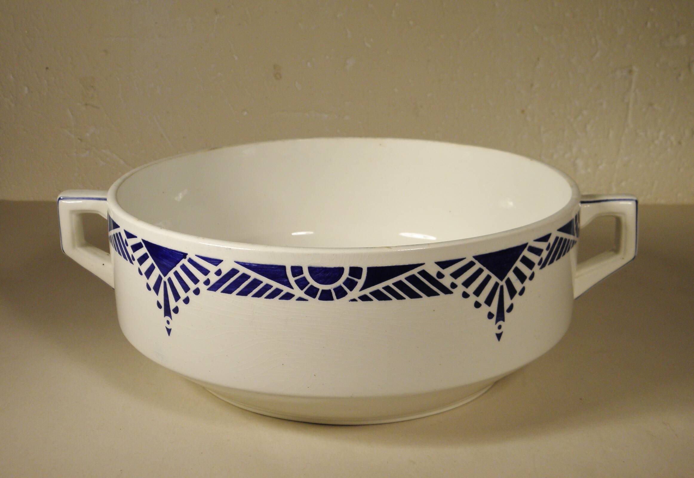 Art Deco bowl in Orchies earthenware
