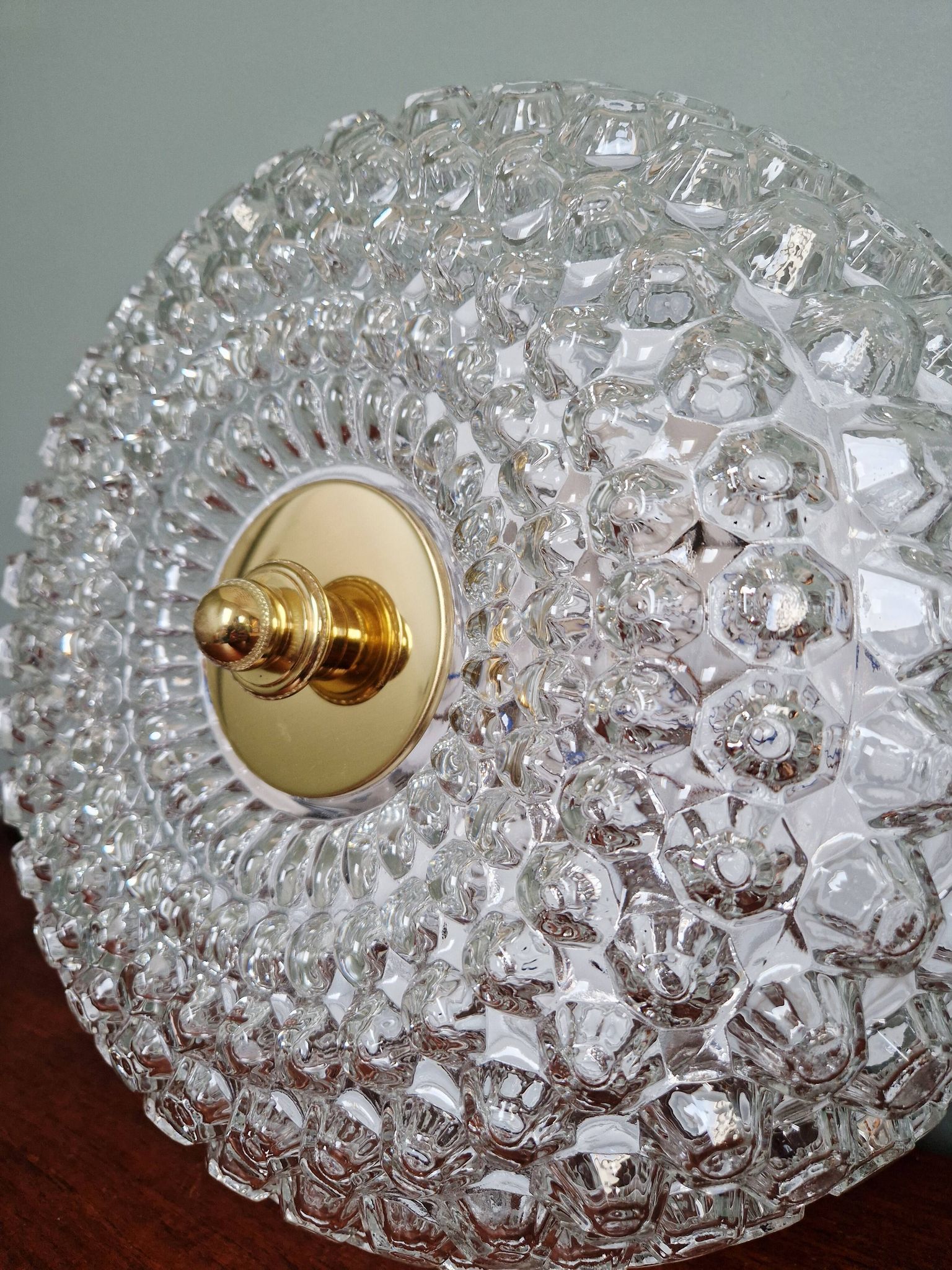 Grand plafonnier en verre alvéolé et laiton, Glasshütte Limburg, 1970