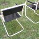 Paire de chaises de jardin cantilever en fer peint et bois, années 1930