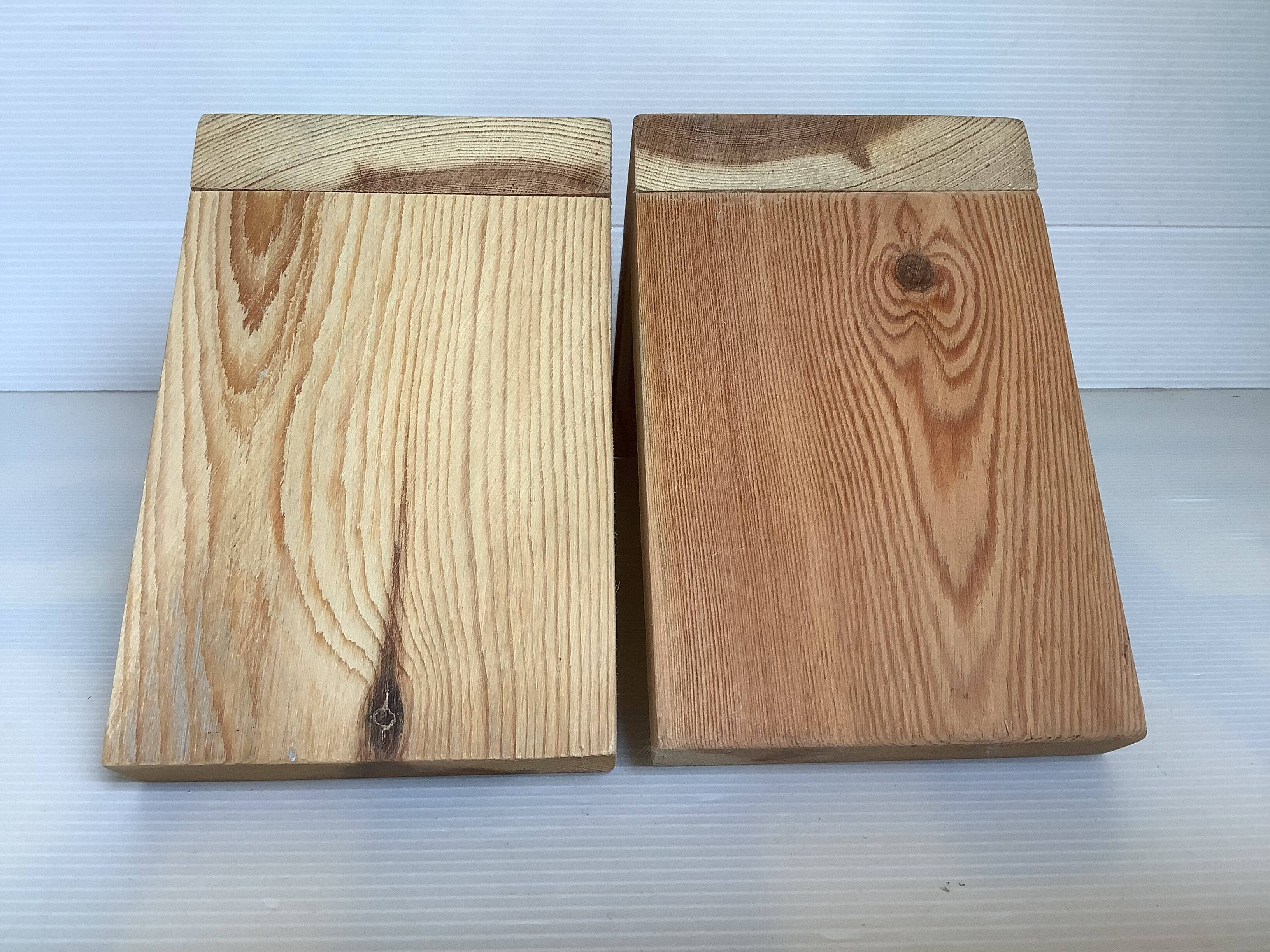 Paire de serre-livres scandinaves en bois