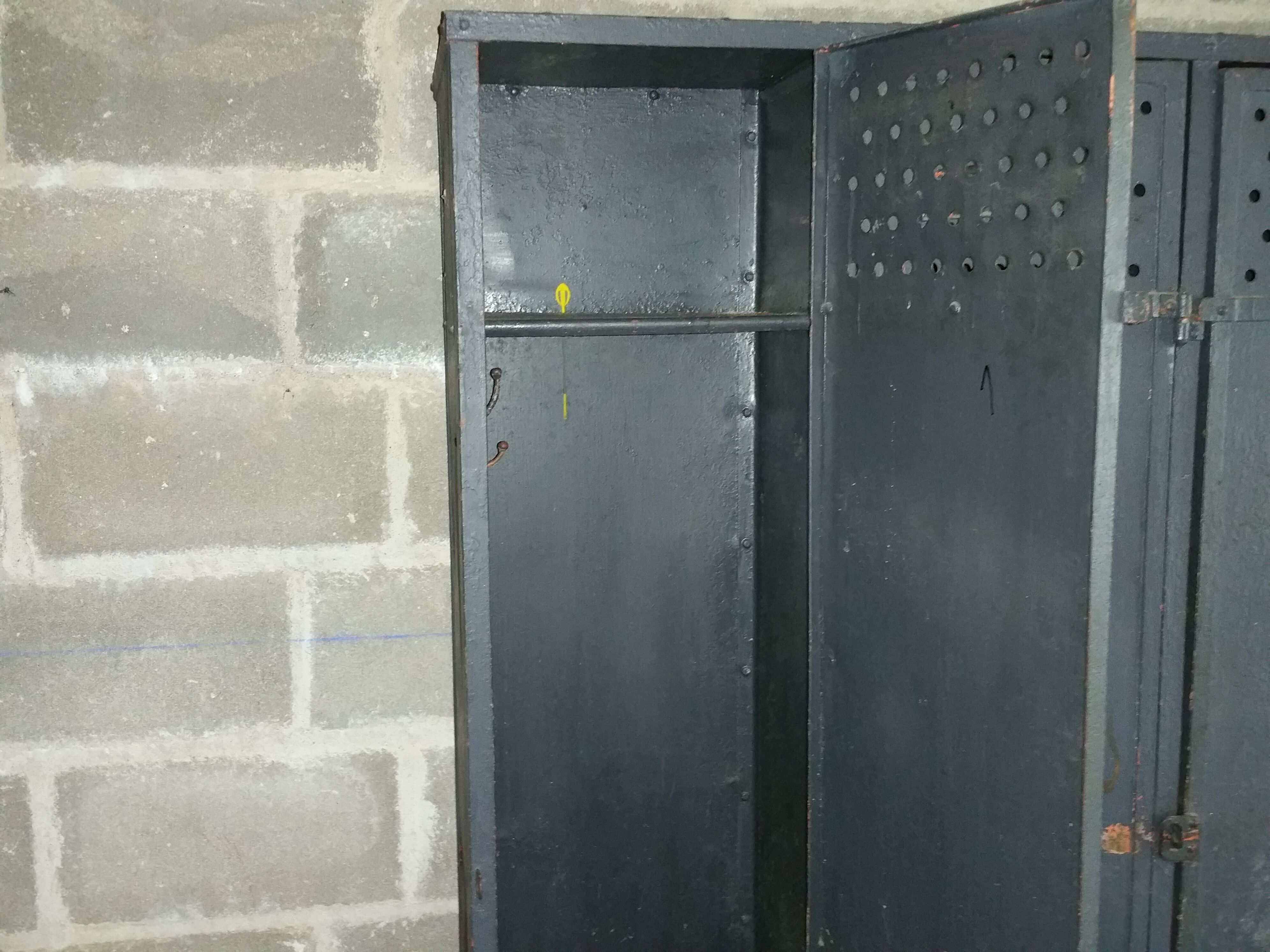 Industrial wardrobe 5-door of the 1930s