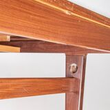 Scandinavian extendable table