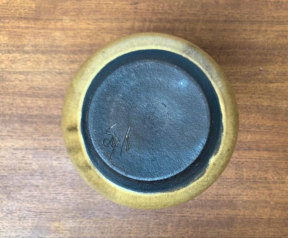 Mid-century German studio pottery vase by Janne Reckert-Cordua, Sylt Keramik, 1960s.
