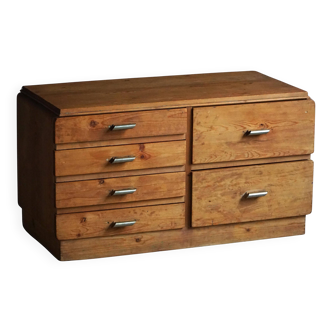 Mid-20th century Art Deco chest of drawers in pine with metal handles, 1940s.