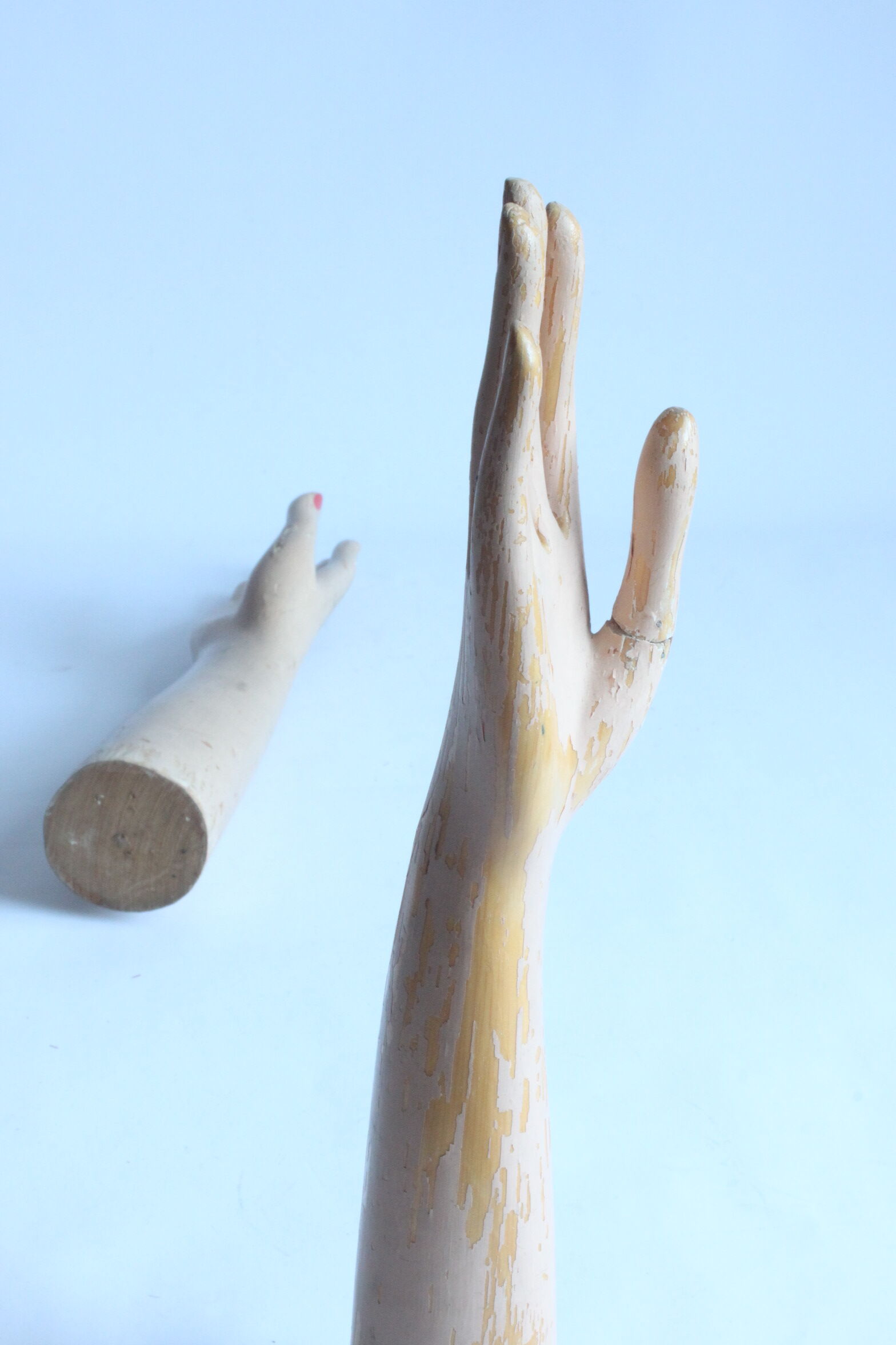 Gants en bois présentoirs de mannequins, années 1930, ensemble de 2.