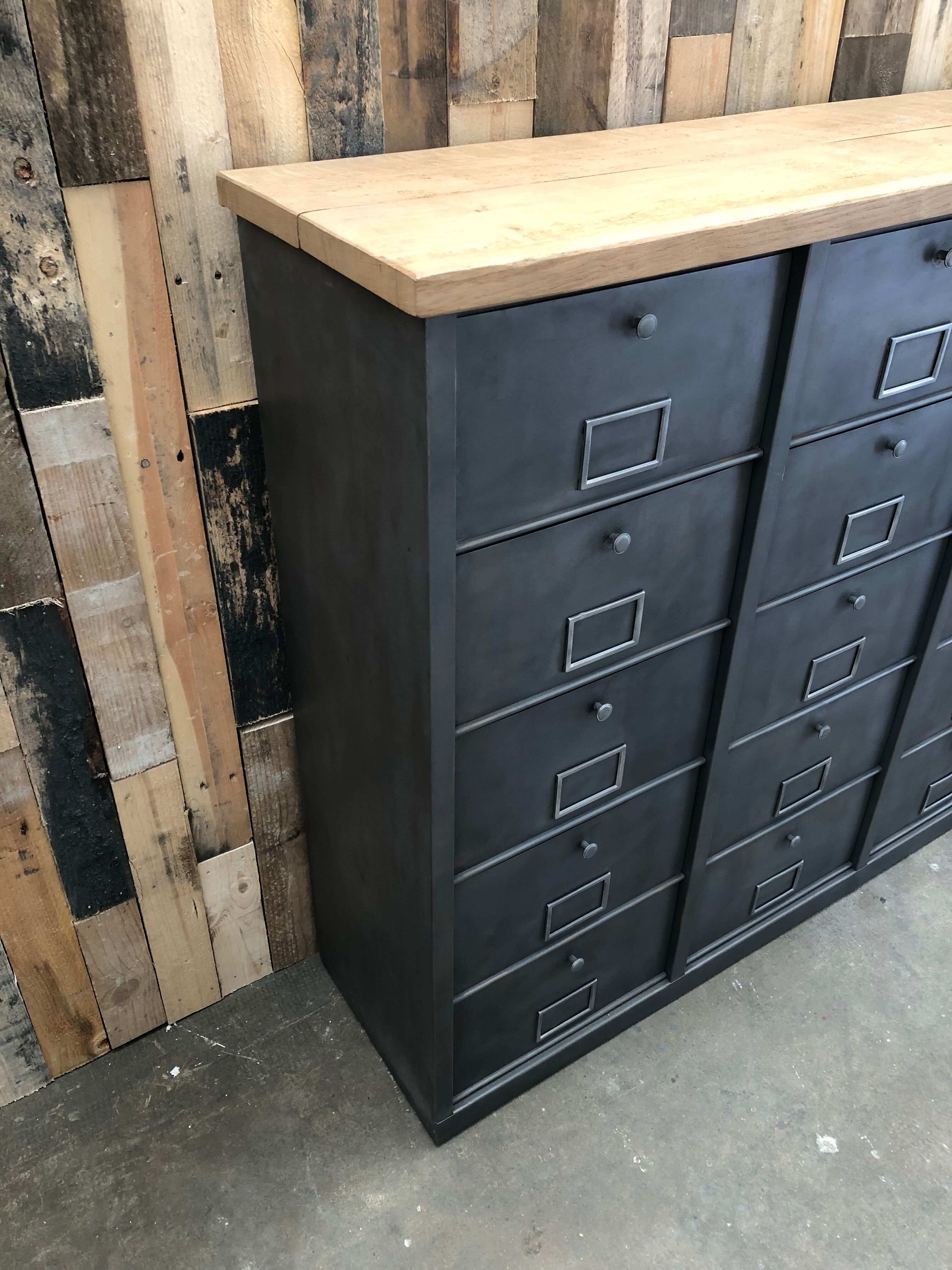 Industrial storage unit Vandex Ronéo 15 wood metal valves