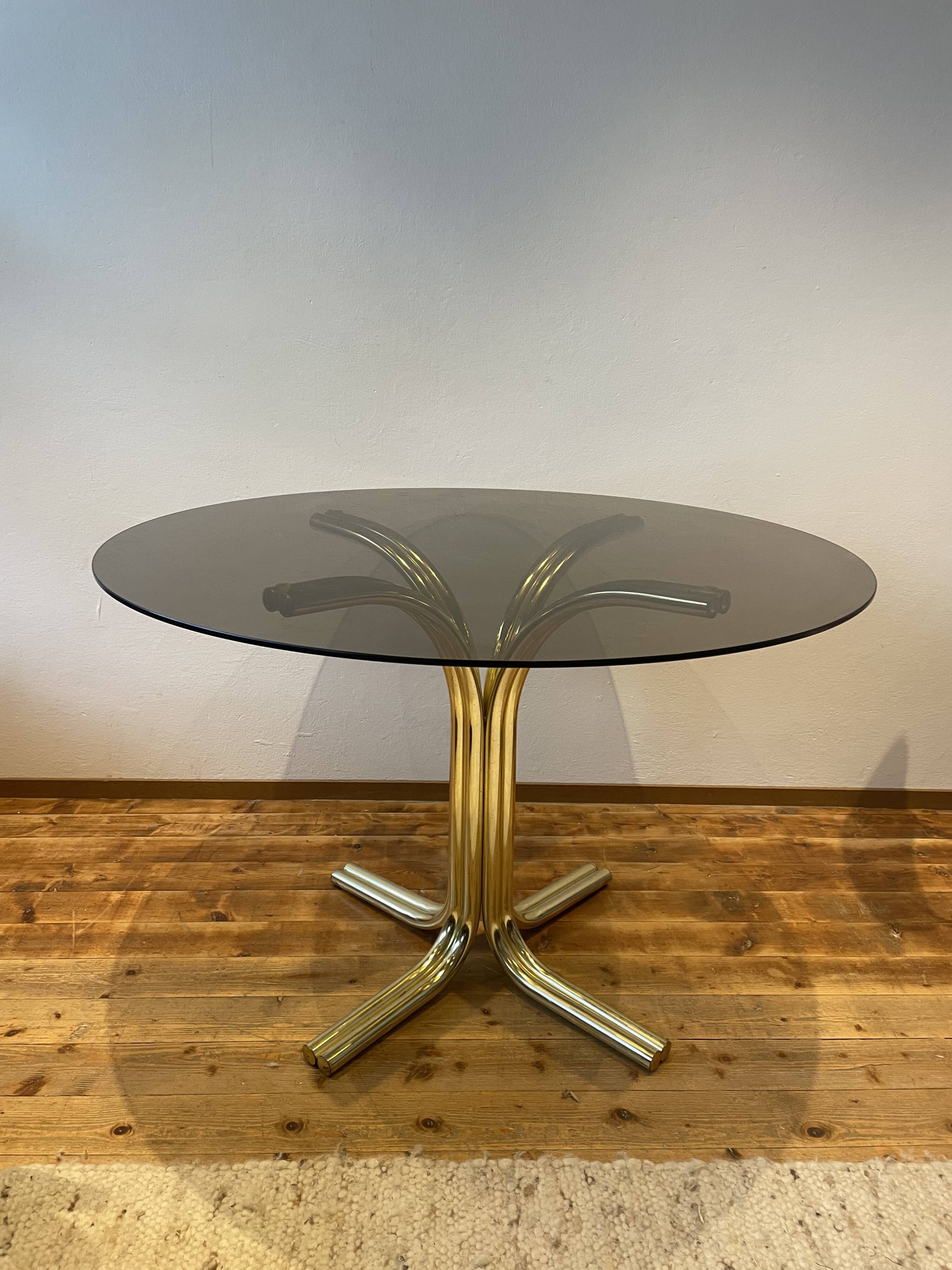 Table seventies pieds dorés