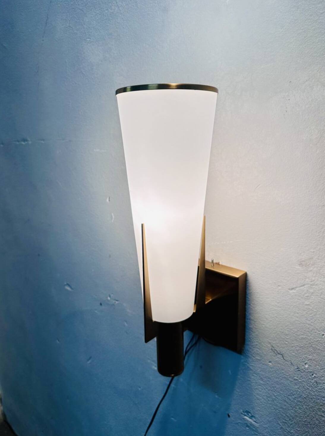 Applique en laiton et opaline, 1950